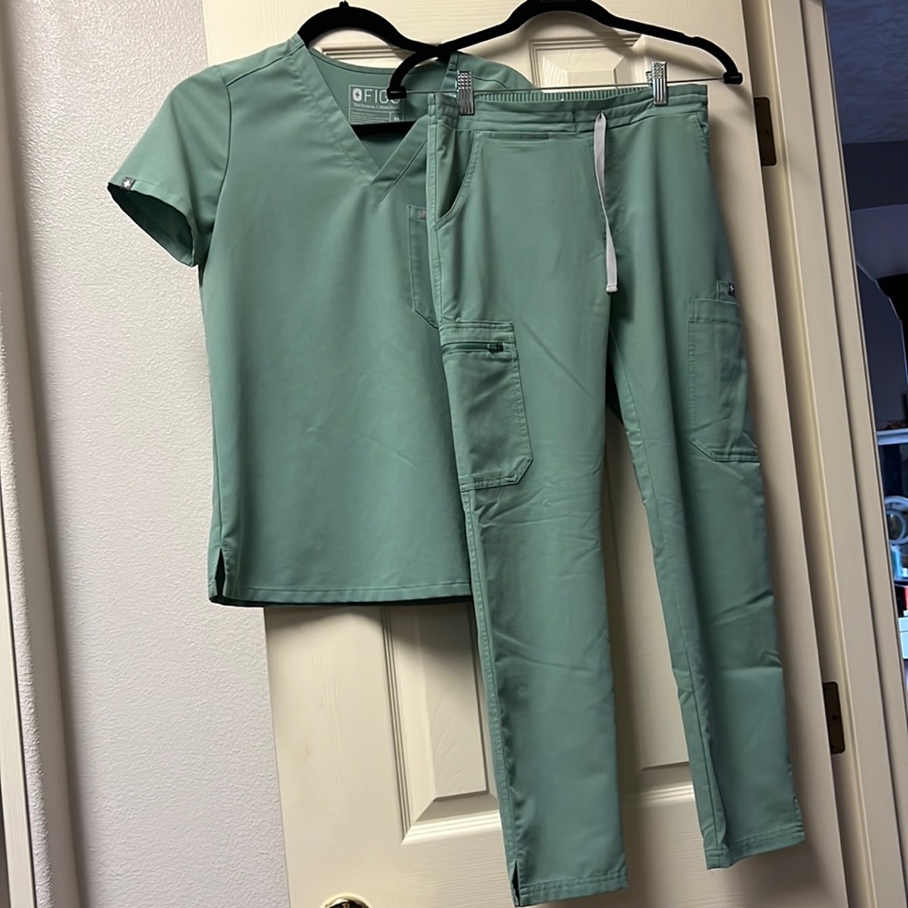 Figs pastel/ light green set XS and XXSP